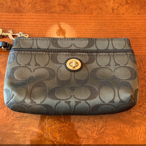 coach wristlet - Picture 1 of 2